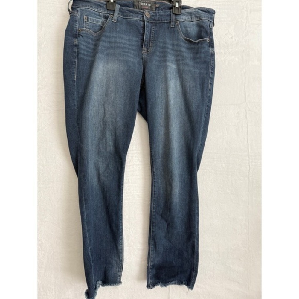 Torrid Premium Boyfriend Jeans Distressed Frayed Hem Dark Wash Women‎ Size 14